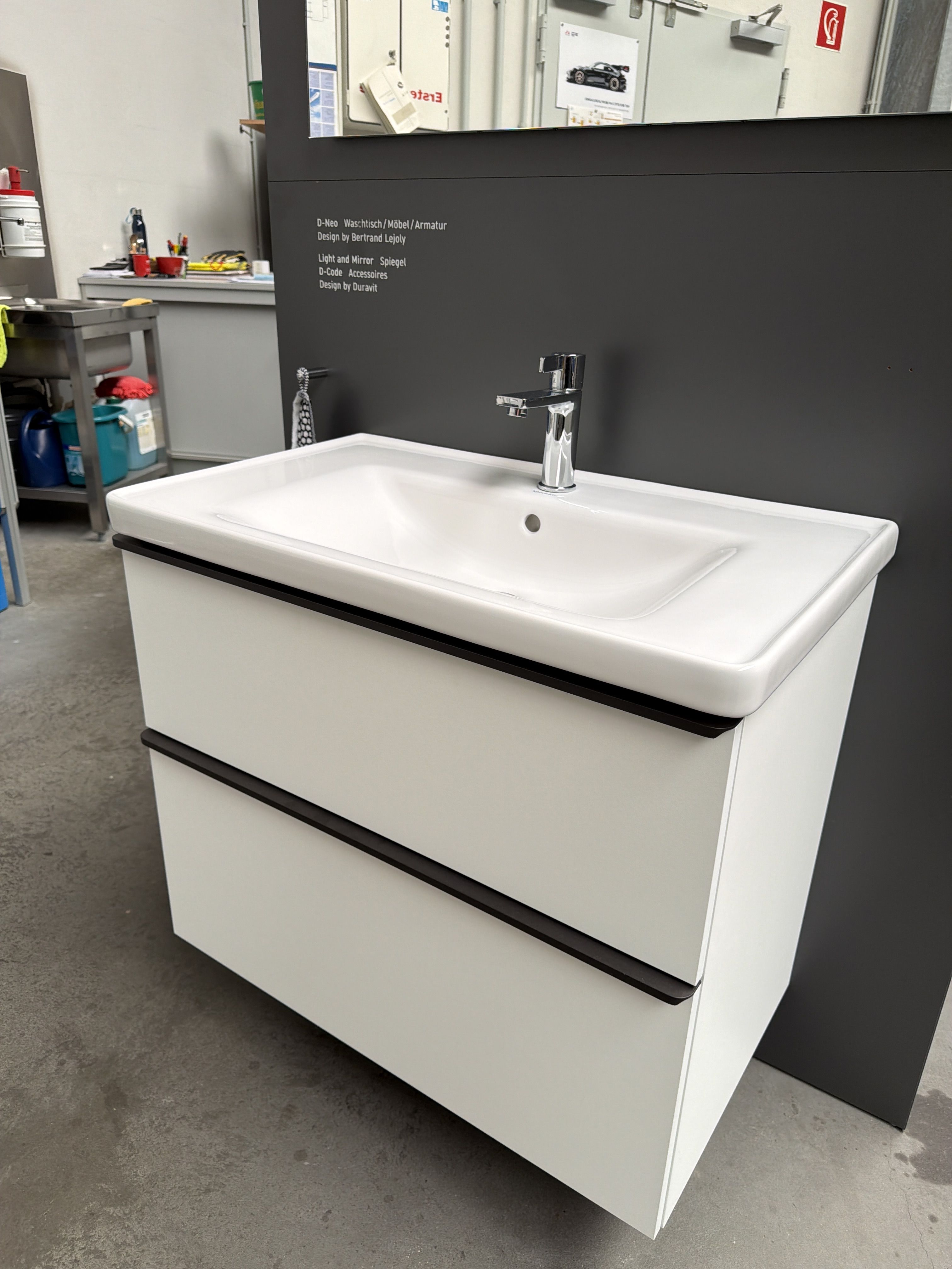 Produktfoto: Duravit D-Neo Waschtisch-Set mit Waschtischunterschrank & Armatur – Weiß