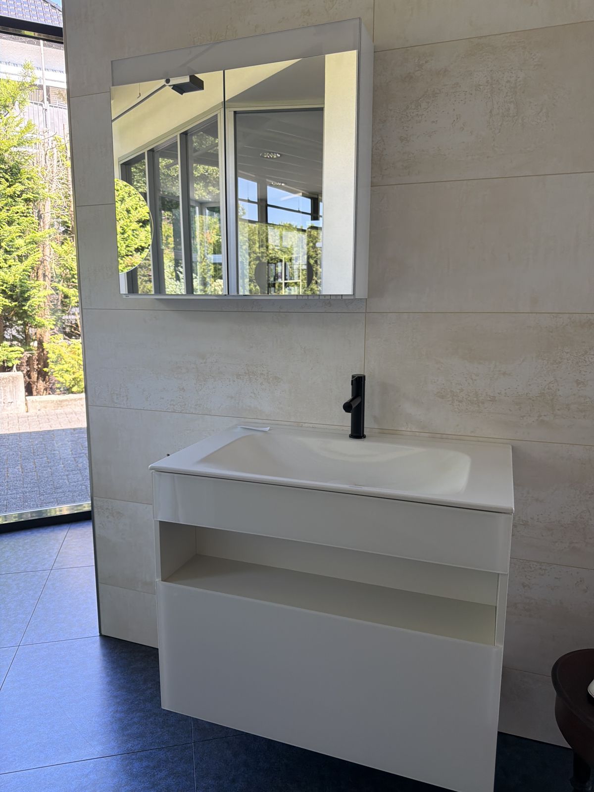 Produktfoto: KEUCO STAGELINE Waschtisch mit Design-Armatur inkl. Spiegelschrank