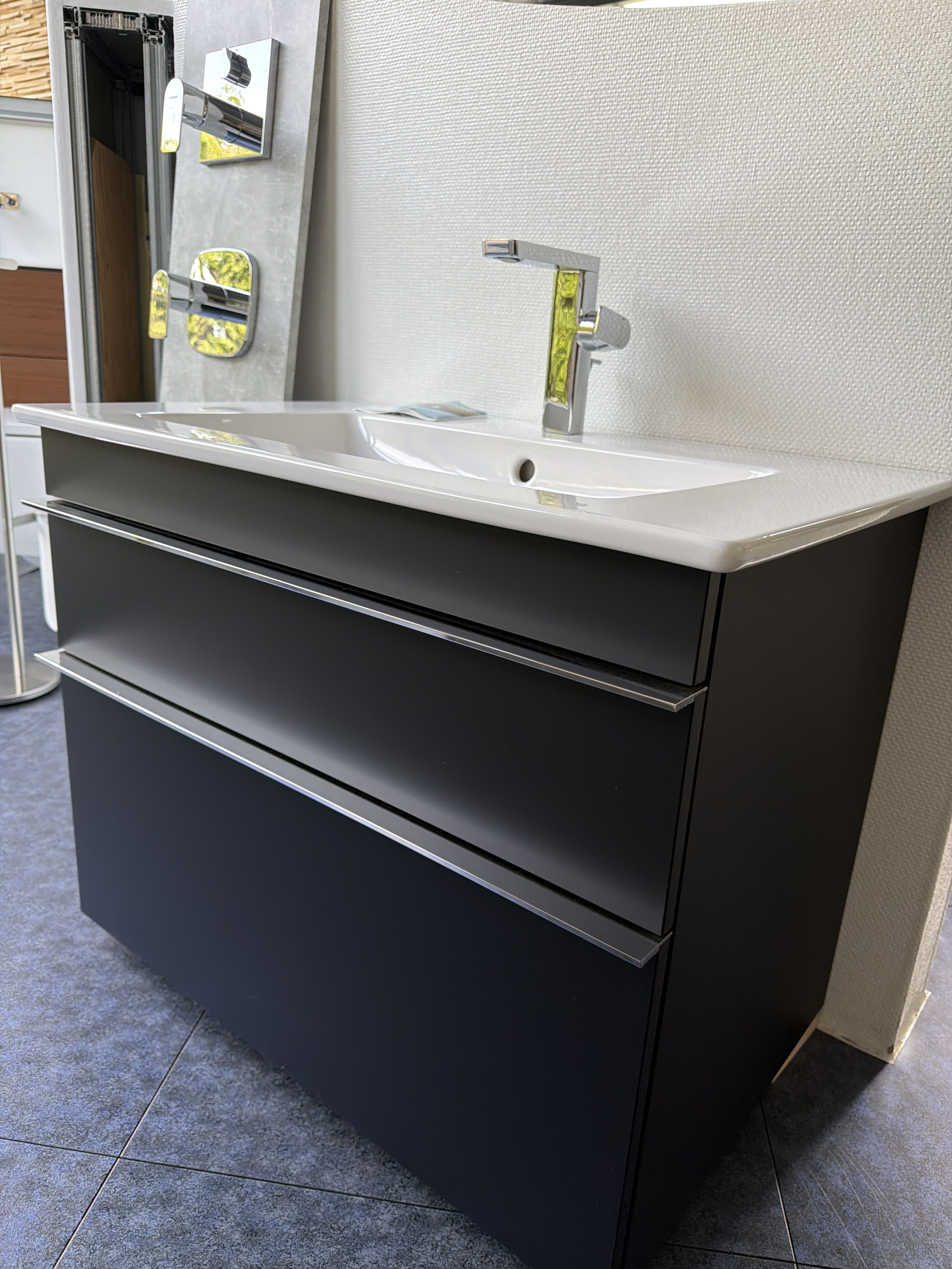 Produktfoto: Villeroy & Boch Waschtisch-Set mit Waschtischunterschrank & HANSA Armatur